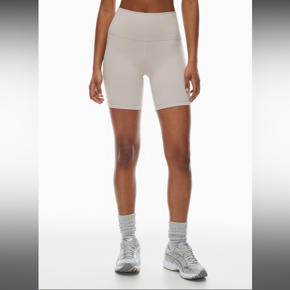ARITZIA Golden LIFE New Cheeky Hi-Rise 7” Short